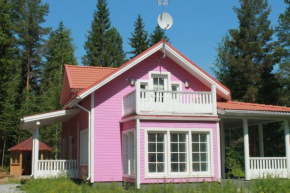 Коттедж в Финляндии, Enonkoski (розовый)
